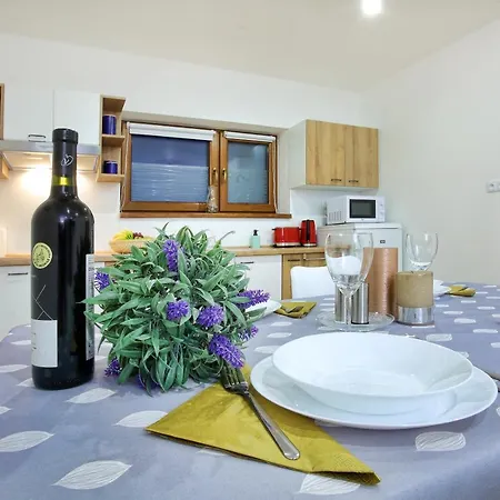 Kamilli Apartment Bešeňová